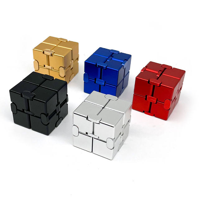 Le jouet Fidget Cube Infinity en alliage d'aluminium soulage le Stress